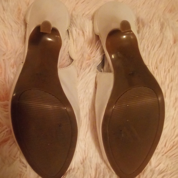 Worthington White Faux Patent Leather Peep-Toe Platforms - Picture 4 of 5